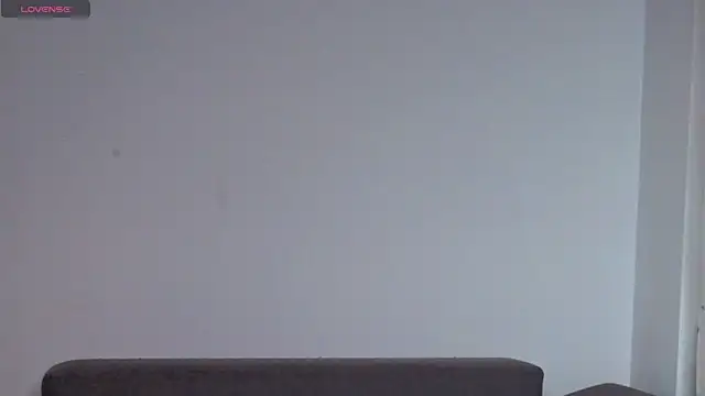 Snapshot of SkinnyMode chatting on October 2025 06:18:02 PM SkinnyMode online show from October 2025 06:18:02 PM