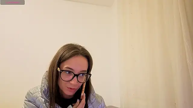 Snapshot of SkinnyMode chatting on October 2025 04:39:01 PM SkinnyMode online show from October 2025 04:39:01 PM