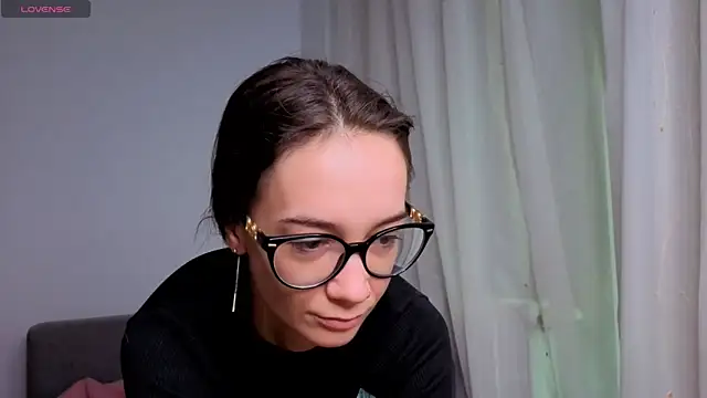 Snapshot of SkinnyMode chatting on October 2025 06:43:01 AM SkinnyMode online show from October 2025 06:43:01 AM