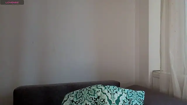 Snapshot of SkinnyMode chatting on October 2025 12:06:02 PM SkinnyMode online show from October 2025 12:06:02 PM