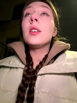 Snapshot of FroggyAnna chatting on December 2025 04:47:02 PM FroggyAnna online show from December 2025 04:47:02 PM