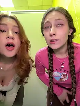 Snapshot of FroggyAnna chatting on December 2025 04:37:02 PM FroggyAnna online show from December 2025 04:37:02 PM