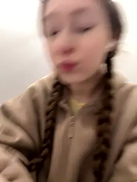 Snapshot of FroggyAnna chatting on January 2026 05:06:01 PM FroggyAnna online show from January 2026 05:06:01 PM