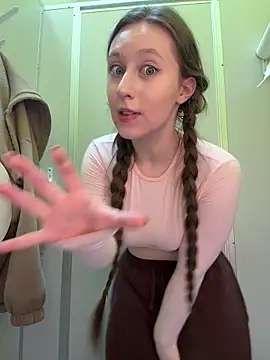 Snapshot of FroggyAnna chatting on March 2026 03:41:01 PM FroggyAnna online show from March 2026 03:41:01 PM