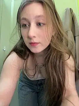 Snapshot of FroggyAnna chatting on May 2026 04:25:02 PM FroggyAnna online show from May 2026 04:25:02 PM