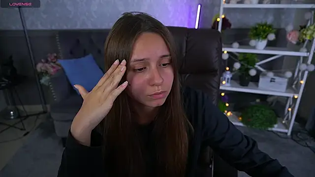 AnnaPearl online show from October 2025 07:33:01 PM