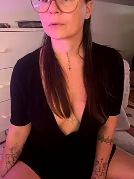 Snapshot of TheNaturalistX chatting on October 2025 11:40:01 AM TheNaturalistX online show from October 2025 11:40:01 AM