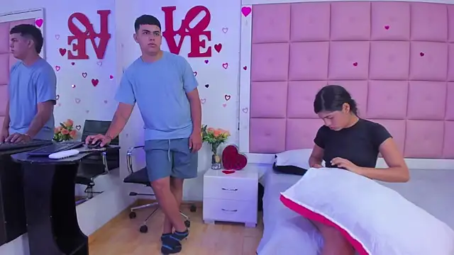 Aliss Aron online show from March 2026 12:01:01 PM