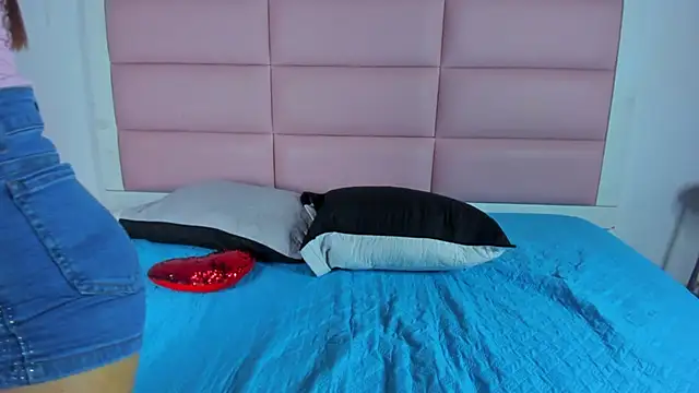 Aliss Aron online show from March 2026 07:46:02 PM