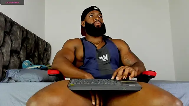 Snapshot of james_musclebbc chatting on April 2026 11:07:01 PM james musclebbc online show from April 2026 11:07:01 PM
