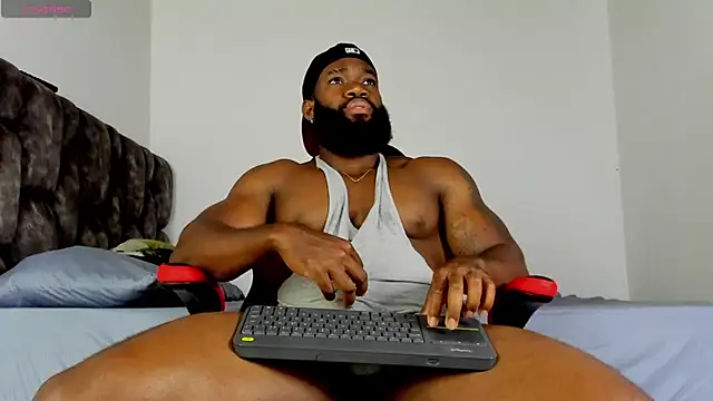Snapshot of james_musclebbc chatting on April 2026 04:24:02 PM james musclebbc online show from April 2026 04:24:02 PM