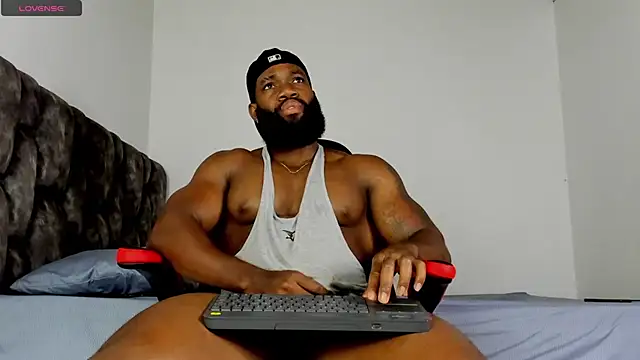 Snapshot of james_musclebbc chatting on May 2026 12:21:02 PM james musclebbc online show from May 2026 12:21:02 PM