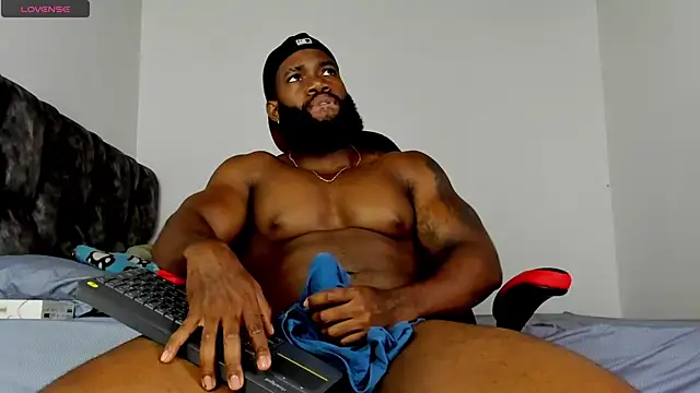 Snapshot of james_musclebbc chatting on May 2026 12:18:01 AM james musclebbc online show from May 2026 12:18:01 AM