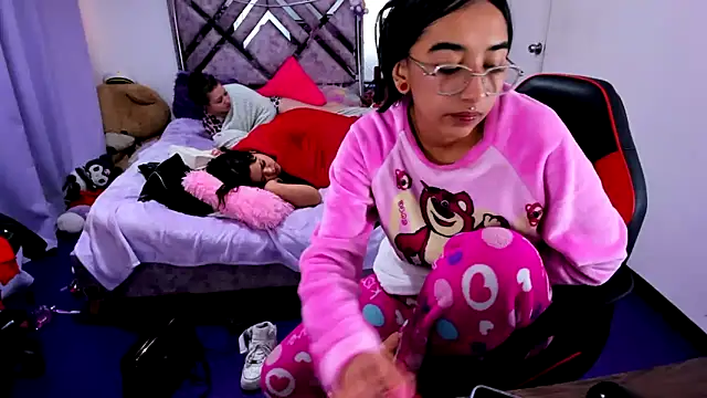 Luna Analya online show from May 2026 07:51:01 PM