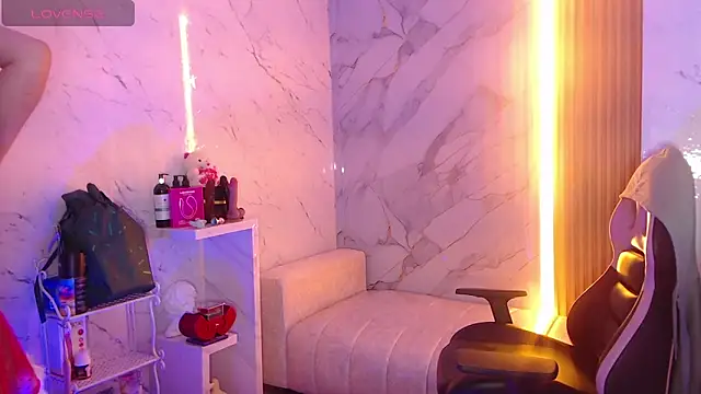 Sophia tf online show from December 2025 01:28:02 PM