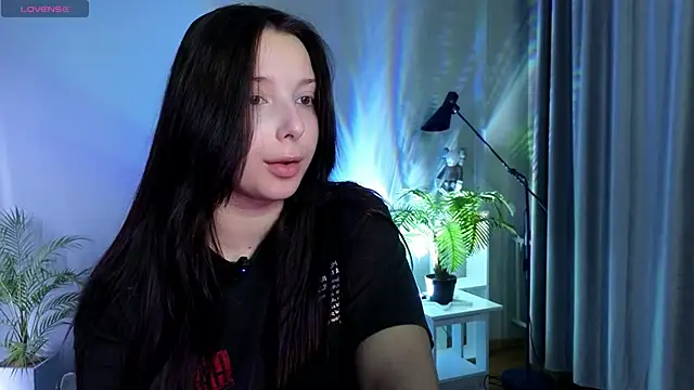 Lucy louras online show from October 2025 12:06:01 PM