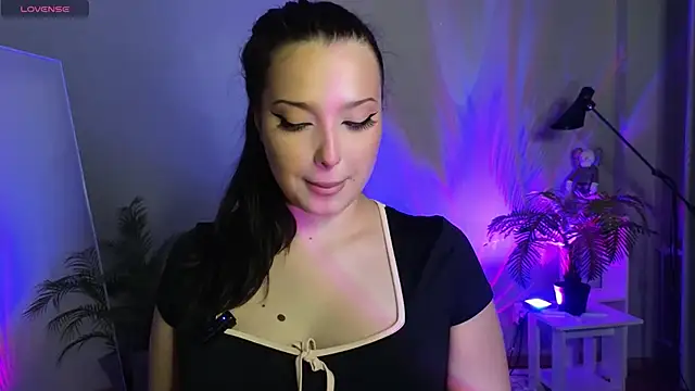 Lucy louras online show from October 2025 11:54:02 AM