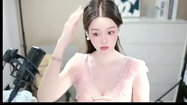 abbyli12 online show from November 2025 04:07:02 PM