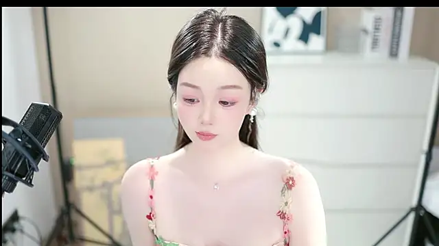 abbyli12 online show from November 2025 03:23:01 PM