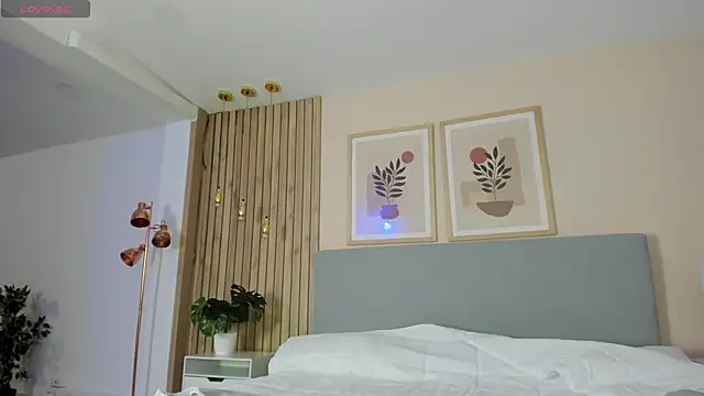 KiimJoi online show from November 2025 01:28:02 PM