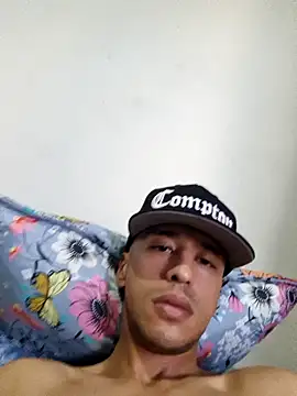 Santi2323xxX online show from May 2026 11:01:01 PM