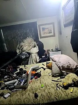 bearded cross online show from December 2025 05:13:01 AM