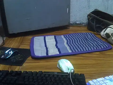 Snapshot of charms_virgin chatting on September 2025 01:28:01 AM charms virgin online show from September 2025 01:28:01 AM