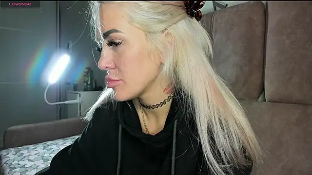Snapshot of Kira_Key chatting on May 2026 09:11:02 PM Kira Key online show from May 2026 09:11:02 PM