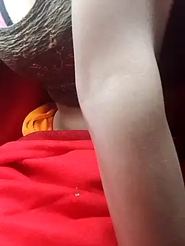 Snapshot of Hut_rotu_cute chatting on November 2025 06:34:01 PM Hut rotu cute online show from November 2025 06:34:01 PM