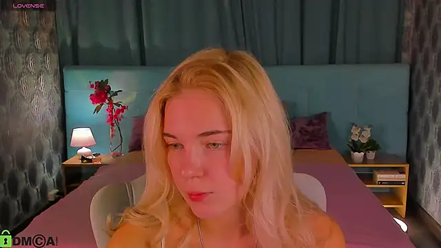 Snapshot of Aurora_Bennet chatting on September 2025 12:01:02 AM Aurora Bennet online show from September 2025 12:01:02 AM