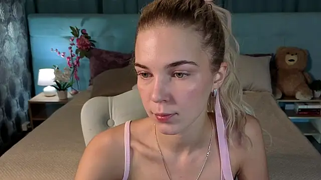 Snapshot of Aurora_Bennet chatting on November 2025 01:04:02 AM Aurora Bennet online show from November 2025 01:04:02 AM