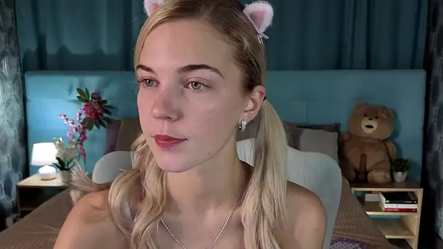 Snapshot of Aurora_Bennet chatting on December 2025 11:10:01 PM Aurora Bennet online show from December 2025 11:10:01 PM