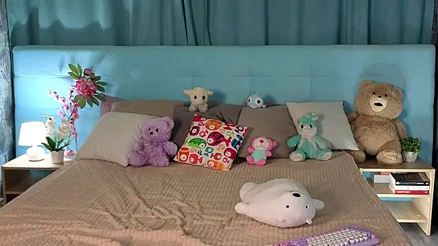 Snapshot of Aurora_Bennet chatting on December 2025 01:02:02 AM Aurora Bennet online show from December 2025 01:02:02 AM