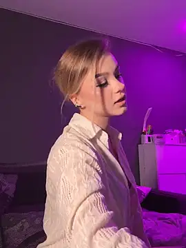 Snapshot of VelvetRush_ chatting on October 2025 04:39:02 PM VelvetRush online show from October 2025 04:39:02 PM