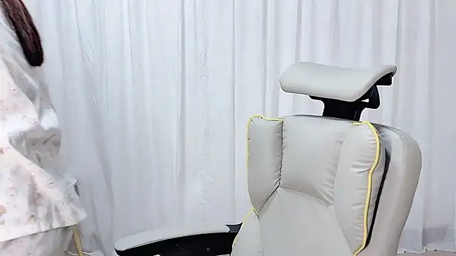 Snapshot of Dec-7758 chatting on October 2025 07:23:02 AM Dec-7758 online show from October 2025 07:23:02 AM