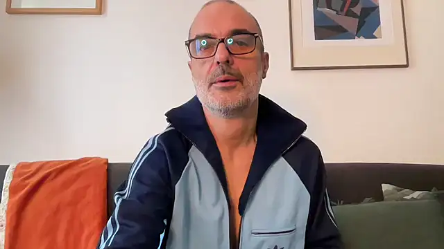 Snapshot of Milkywaymen chatting on November 2025 01:11:01 PM Milkywaymen online show from November 2025 01:11:01 PM