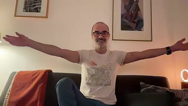 Snapshot of Milkywaymen chatting on December 2025 08:38:02 PM Milkywaymen online show from December 2025 08:38:02 PM