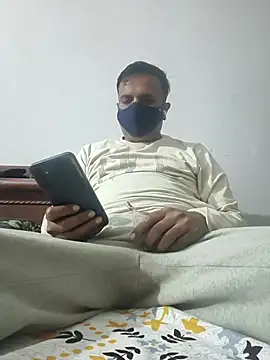 Snapshot of vardh033 chatting on December 2025 04:14:02 PM vardh033 online show from December 2025 04:14:02 PM