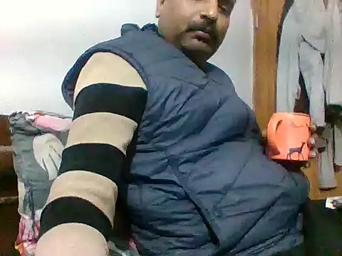 Snapshot of vardh033 chatting on January 2026 06:32:02 PM vardh033 online show from January 2026 06:32:02 PM