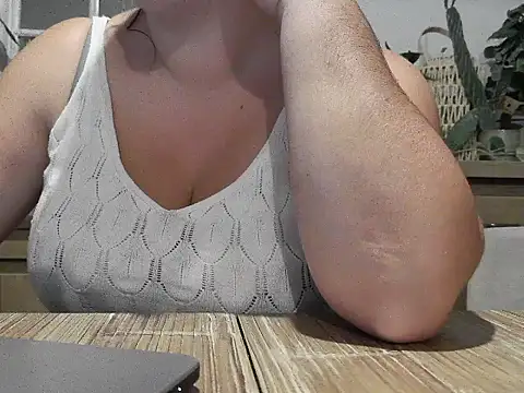 Snapshot of Aambre95Esexy chatting on September 2025 08:31:02 PM Aambre95Esexy online show from September 2025 08:31:02 PM