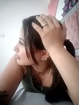 scarletr red online show from September 2025 07:59:01 PM