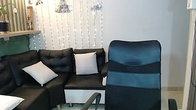 veronica em1 online show from November 2025 03:24:02 PM