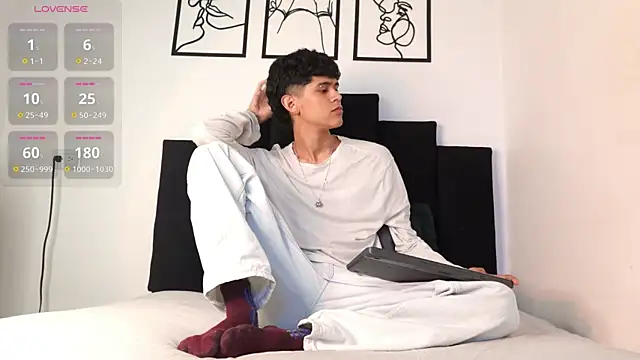 Snapshot of alexmark_ chatting on January 2026 01:13:02 PM alexmark online show from January 2026 01:13:02 PM