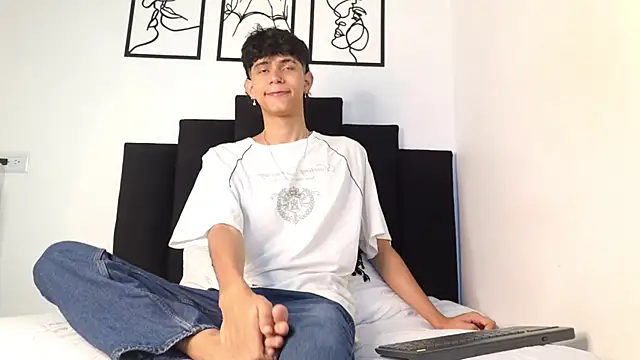 Snapshot of alexmark_ chatting on January 2026 01:48:02 PM alexmark online show from January 2026 01:48:02 PM
