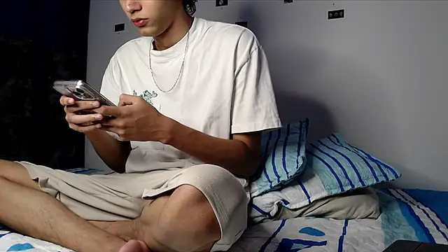 Snapshot of alexmark_ chatting on May 2026 05:32:01 PM alexmark online show from May 2026 05:32:01 PM