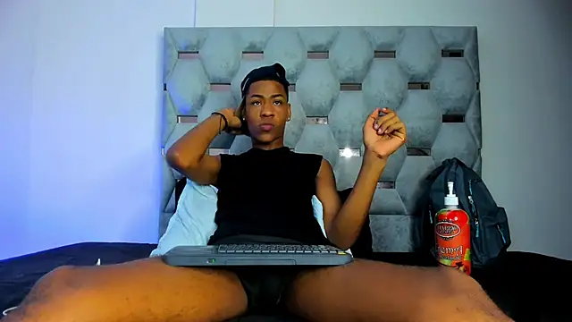 tiago xxx  online show from October 2025 08:07:02 PM