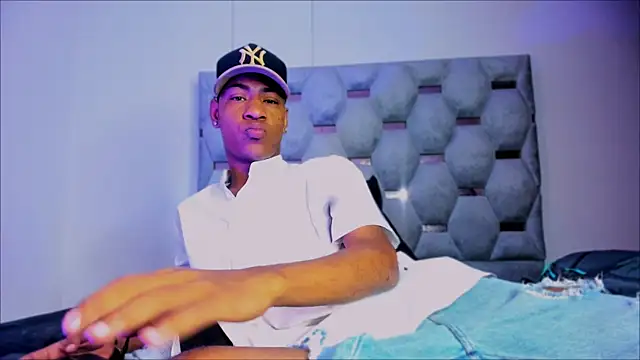 tiago xxx  online show from October 2025 08:06:02 PM