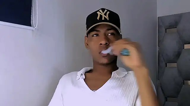 tiago xxx  online show from October 2025 08:53:02 PM