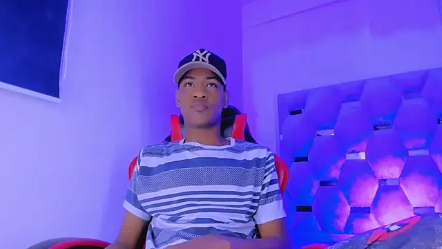 tiago xxx  online show from October 2025 09:35:02 PM