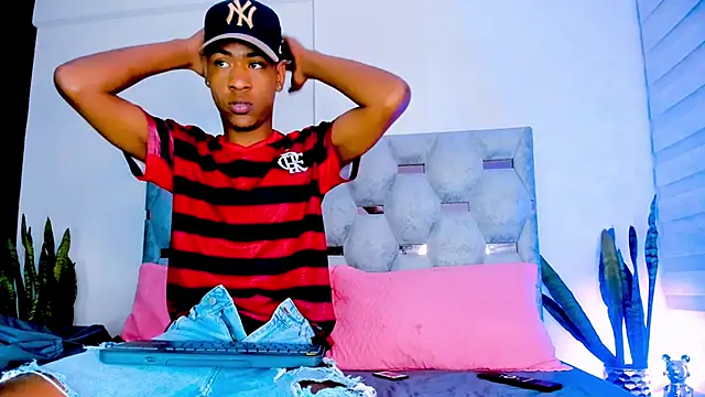 tiago xxx  online show from October 2025 11:56:02 PM